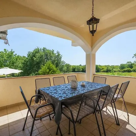 Eufemia By Briskva פורץ