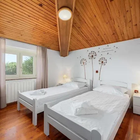 Eufemia By Briskva פורץ